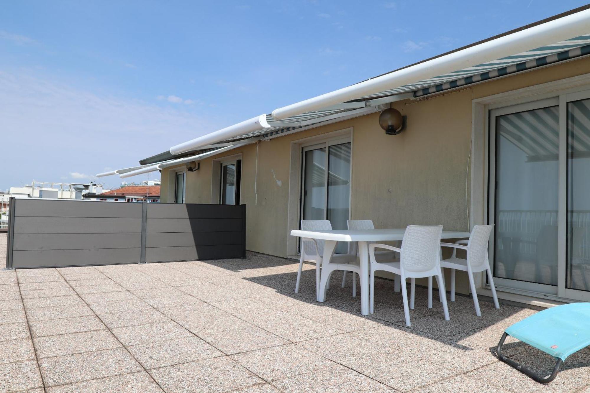 דירות קאורלה Penthouse Attico Mara מראה חיצוני תמונה